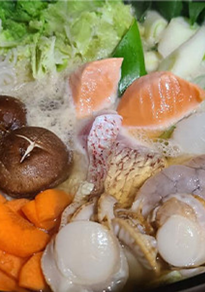 魚介の旨味がたっぷり！だしまで飲む海鮮鍋-レシピのメイン写真