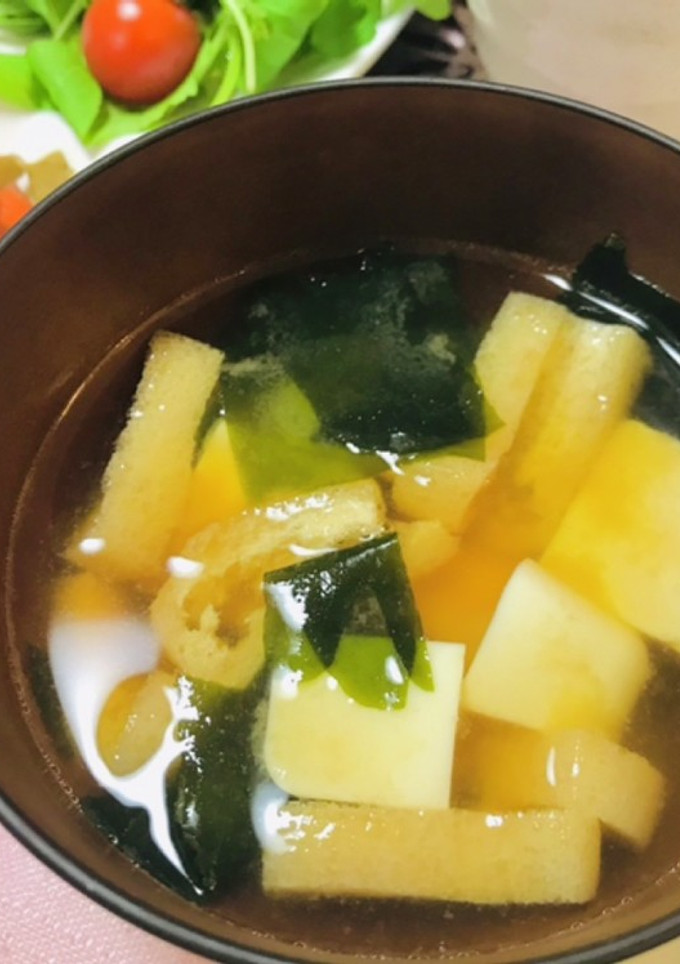 油揚げと豆腐とワカメのお味噌汁-レシピのメイン写真