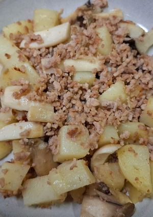 じゃがいもとエリンギのひき肉炒め-レシピのメイン写真