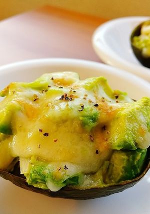 簡単!アボカドのチーズ焼き♪-レシピのメイン写真