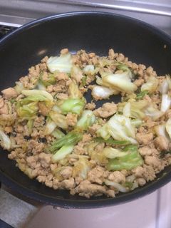 節約!簡単!キャベツと鶏そぼろの和風炒め-レシピのメイン写真