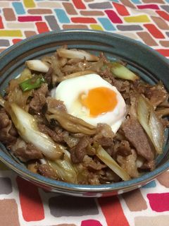超簡単☆甘辛!豚こま温玉すき焼き丼♪♪♪-レシピのメイン写真