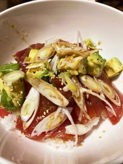 簡単!マグロとアボカドのポキ丼-レシピのメイン写真