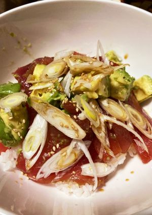 簡単！マグロとアボカドのポキ丼-レシピのメイン写真