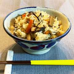 รูปของ 冬に食べたい！根菜ひじきの炊き込みごはん