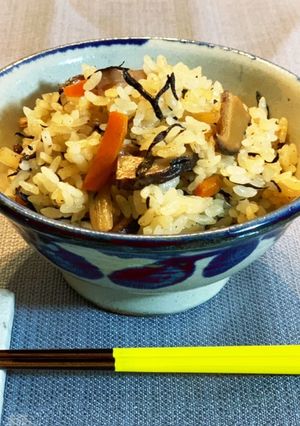 冬に食べたい！根菜ひじきの炊き込みごはん-レシピのメイン写真