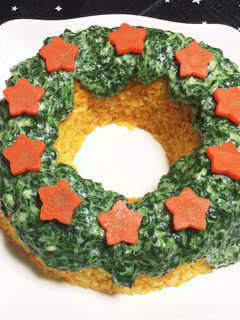 人参ピラフとほうれん草でクリスマスリース-レシピのメイン写真