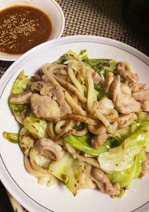 シンプルが 美味い、ホルモン焼きうどん-レシピのメイン写真