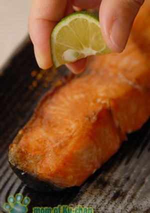 シンプルに秋鮭の塩焼き・すだち風味-レシピのメイン写真