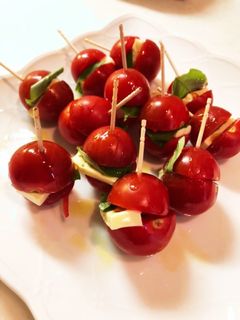 お手軽♪カプレーゼ ピンチョス-レシピのメイン写真