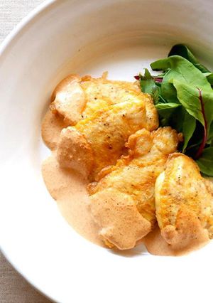 鶏むね肉のピカタ♥ピリ辛ハリッサソース-レシピのメイン写真