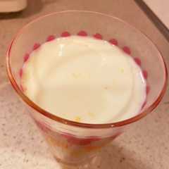 รูปของ みかんと牛乳で♡オレンジミルク