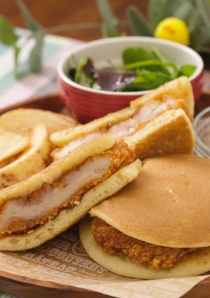 骨なしフライドチキンのパンケーキサンド-レシピのメイン写真