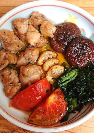 鶏もも肉椎茸トマトにんにく春菊アヒージョ-レシピのメイン写真