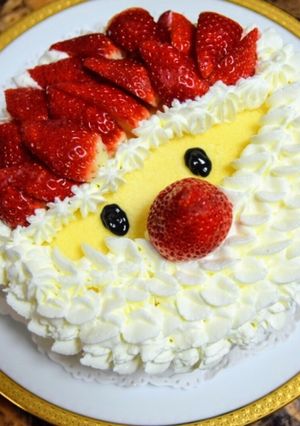 付属の絞り袋でめちゃカワ簡単サンタケーキ-レシピのメイン写真