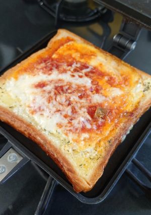 バウルーで作る目玉焼きピザトースト-レシピのメイン写真