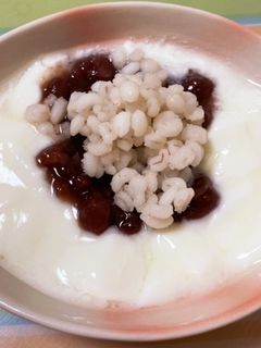 ダイエット中でも もち麦あずきヨーグルト-レシピのメイン写真