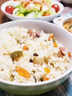 子どもも喜ぶ簡単炊飯器ピラフ-レシピのメイン写真