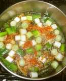 温かいもずくキムチスープ♪簡単食物繊維