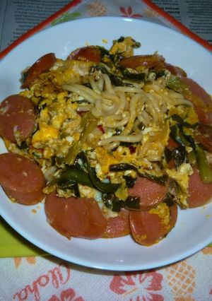 ニラ玉焼きうどん＋フランクフルト-レシピのメイン写真