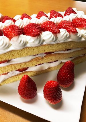 イチゴケーキ豪華3段-レシピのメイン写真