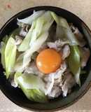 フライパンを使わない鍋キューブ塩豚丼