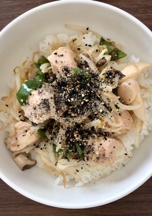 鶏胸肉でヘルシー野菜炒め丼-レシピのメイン写真