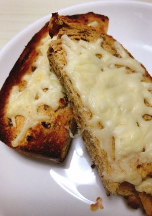 やみつき！レーズンチーズトースト-レシピのメイン写真