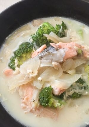 簡単ヘルシー☆鮭カマのポカポカ豆乳鍋-レシピのメイン写真