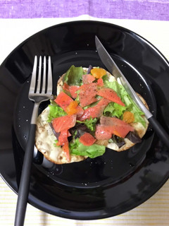 餃子の皮でパリッとサラダピザ風-レシピのメイン写真