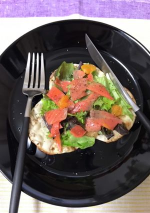 餃子の皮でパリッとサラダピザ風-レシピのメイン写真