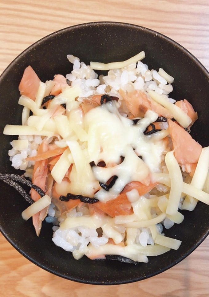 焼き鮭と塩昆布のチーズごはん-レシピのメイン写真