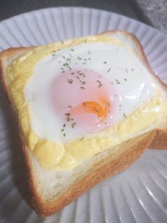 とろ〜り半熟目玉焼きチーズトースト-レシピのメイン写真