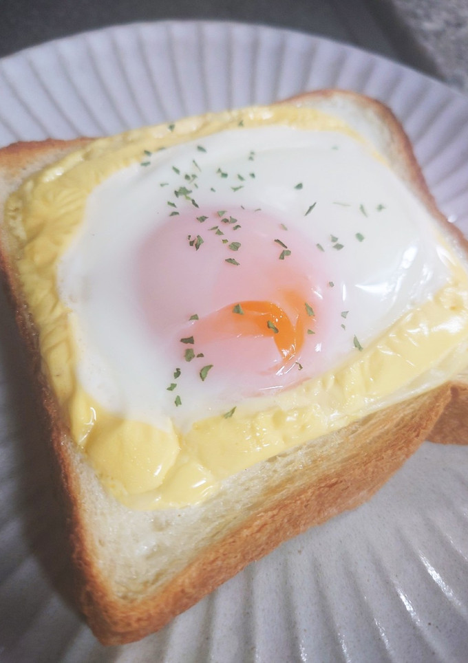 とろ〜り半熟目玉焼きチーズトースト-レシピのメイン写真