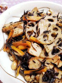 れんこんとひじきの簡単煮物-レシピのメイン写真