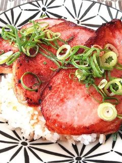 お歳暮のハムや厚切りハムで♡焼きハム丼♡-レシピのメイン写真