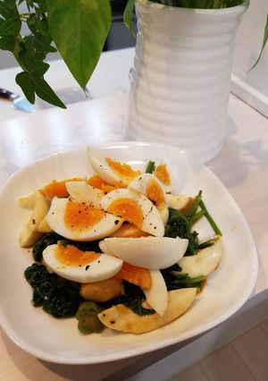 半熟卵とホウレン草の味噌オリーブ和え-レシピのメイン写真