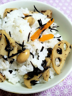 れんこんとひじきの混ぜご飯-レシピのメイン写真