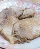 豚ももブロックしょうゆ麹煮豚。