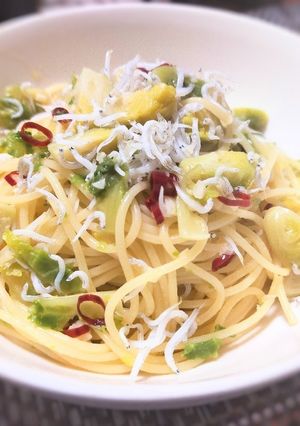 芽キャベツとシラスのペペロンチーノ-レシピのメイン写真