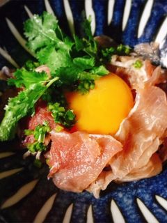 エスニック生ハムユッケ-レシピのメイン写真