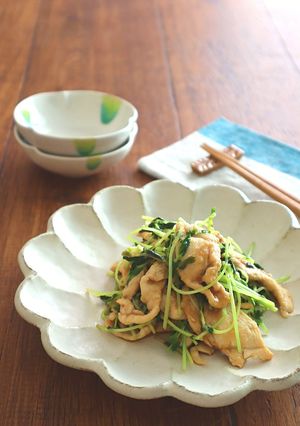 ヘルシー☆鶏むね肉と豆苗の生姜ポン酢炒め-レシピのメイン写真