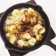 くわいと鶏もも肉の旨味溢れるアヒージョ