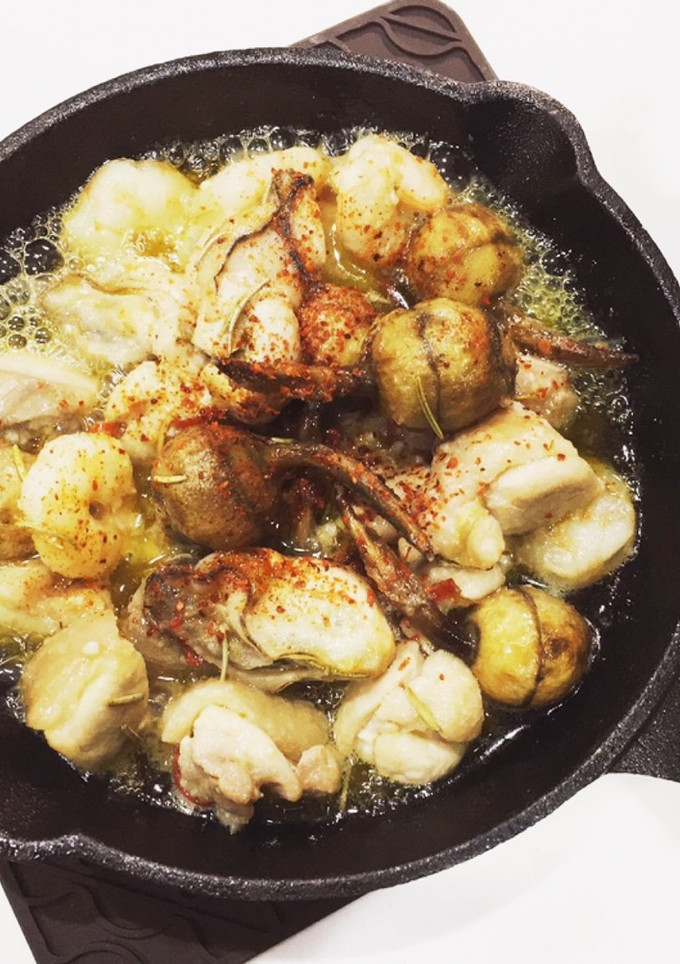くわいと鶏もも肉の旨味溢れるアヒージョ-レシピのメイン写真