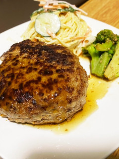 ご飯が進む!簡単ジューシーハンバーグ-レシピのメイン写真