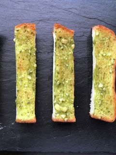 ジェノベーゼソースのガーリックトースト-レシピのメイン写真