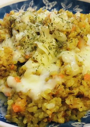 【簡単で美味しい】チーズのせカレーピラフ-レシピのメイン写真