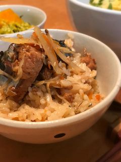 サバ味噌煮缶で簡単!炊き込みごはん-レシピのメイン写真