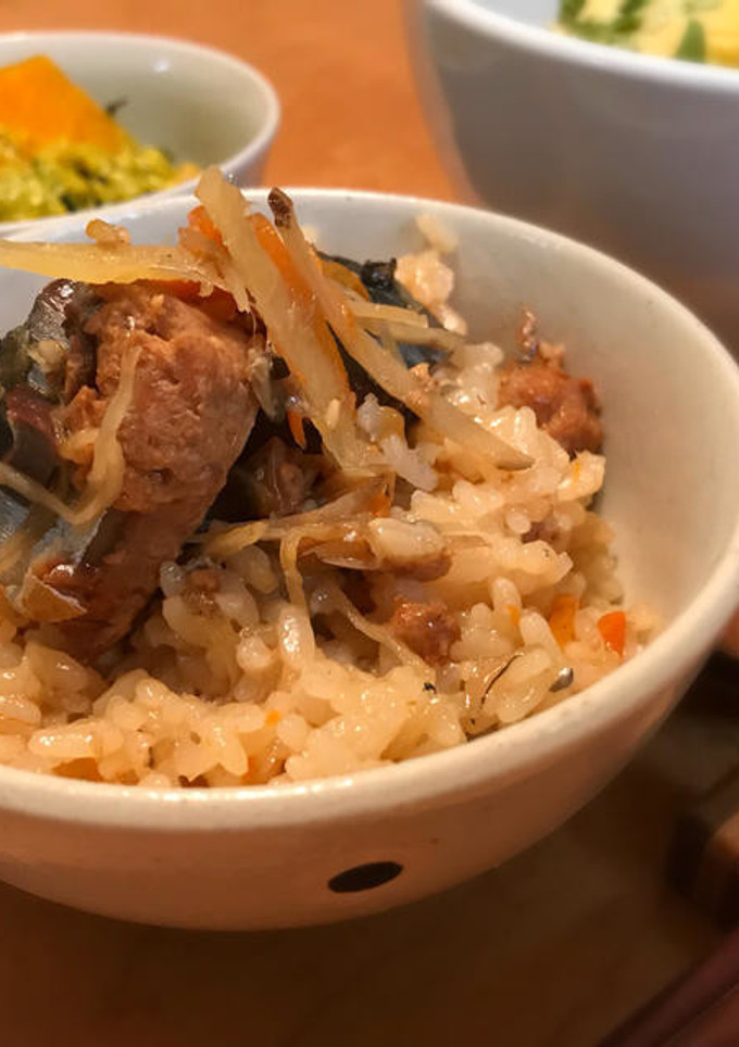 サバ味噌煮缶で簡単！炊き込みごはん-レシピのメイン写真