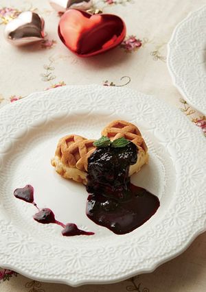 ハートワッフルのブルーベリーソースがけ-レシピのメイン写真